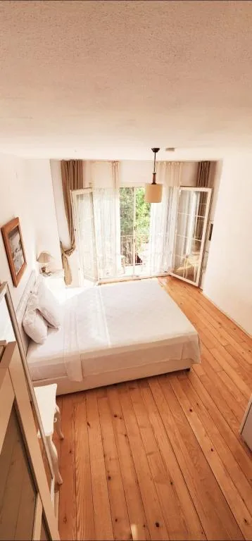 Deluxe Oda,Bahçe Manzaralı,Balkonlu