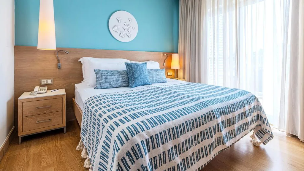 Junior Suite,Havuz veya Bahçe Manzaralı,Jakuzili ve Balkonlu