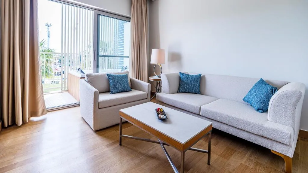 Junior Suite,Havuz veya Bahçe Manzaralı,Jakuzili ve Balkonlu