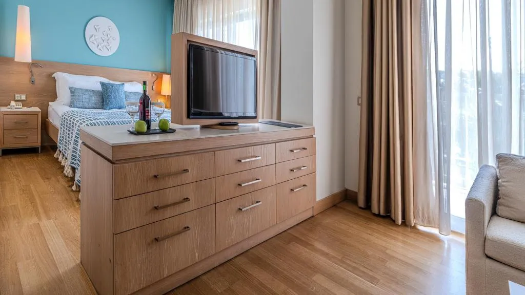 Junior Suite,Havuz veya Bahçe Manzaralı,Jakuzili ve Balkonlu