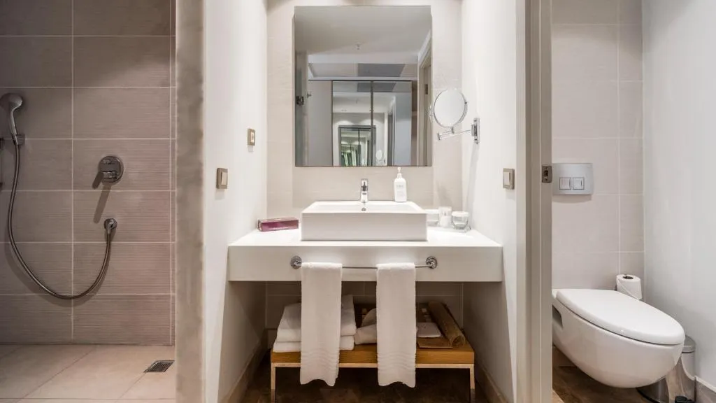 Junior Suite,Havuz veya Bahçe Manzaralı,Jakuzili ve Balkonlu