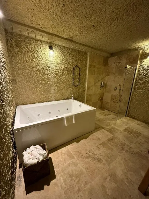 Elite Cave Suite,Manzarasız,Jakuzili
