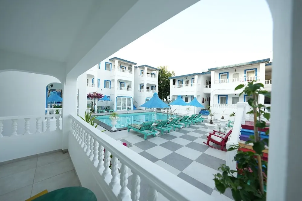 Standard Tek Büyük Yataklı Oda, Havuz Manzaralı