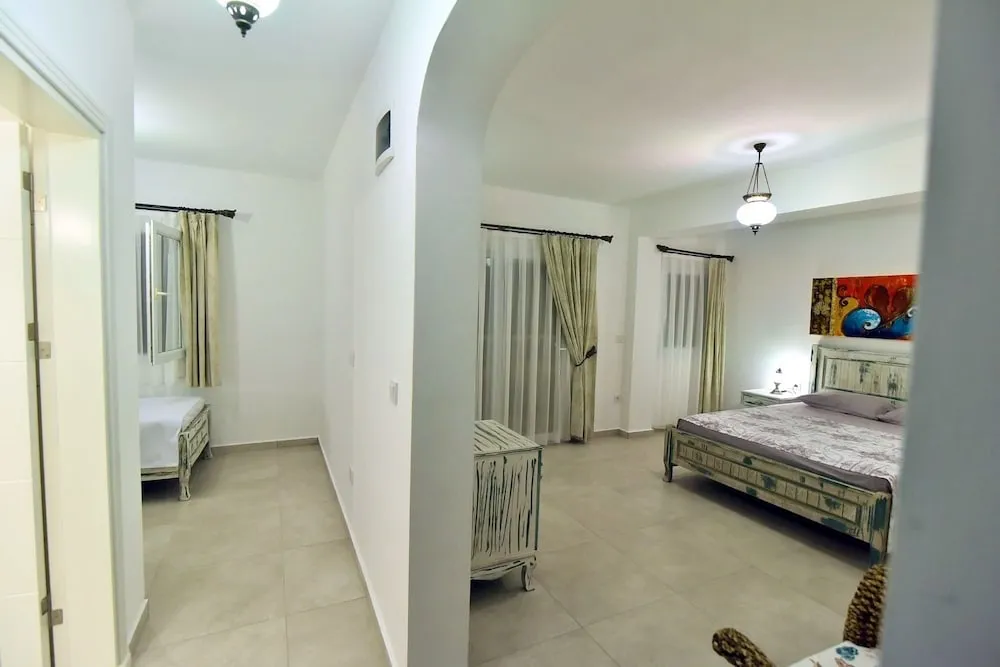 Design Üç Kişilik Oda, Kısmi Deniz Manzaralı