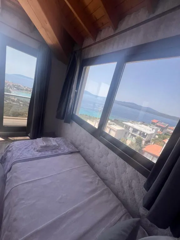 Çatı Katı Oda - İki Ayrı Yataklı,Deniz Manzaralı,Balkonlu