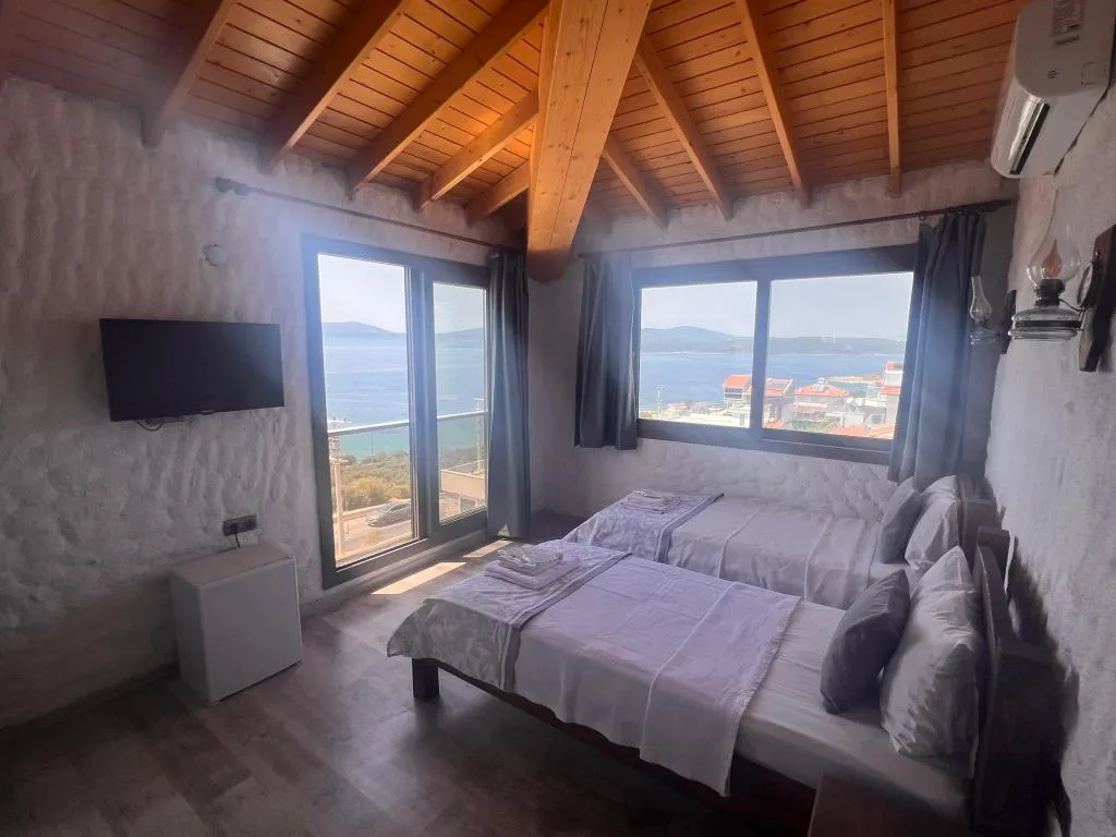 Çatı Katı Oda - İki Ayrı Yataklı,Deniz Manzaralı,Balkonlu