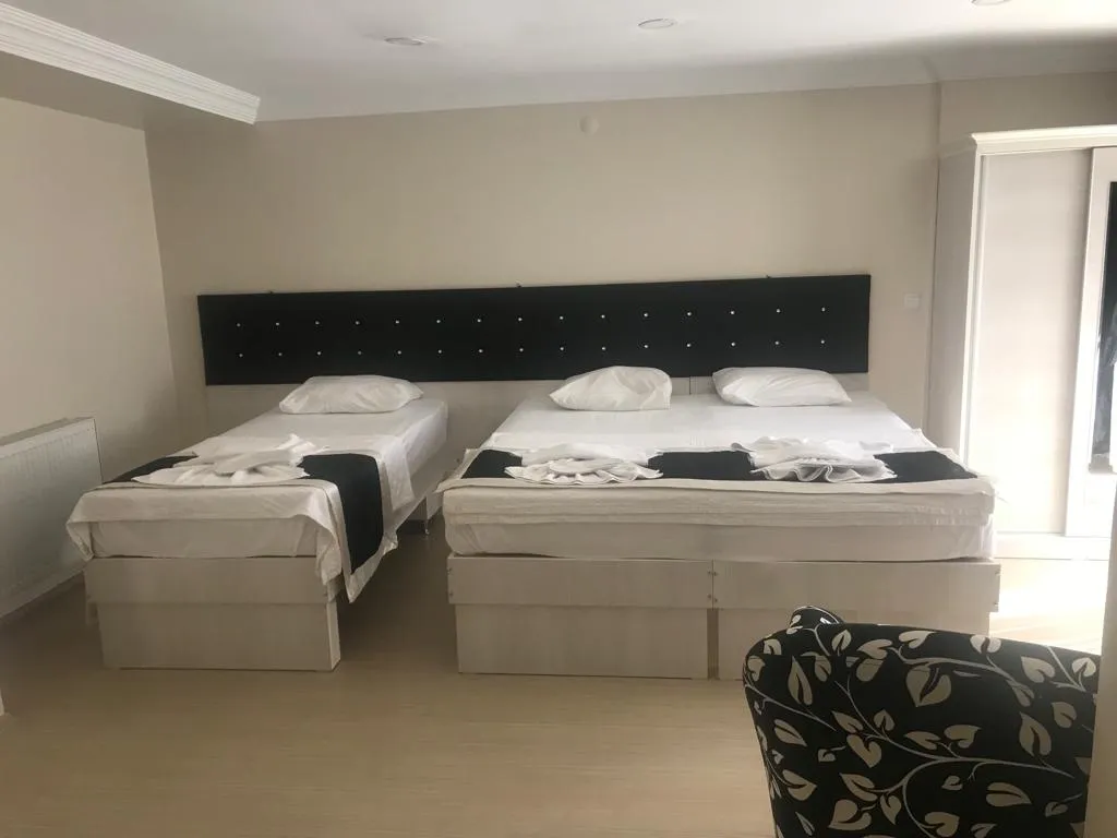 Arka Balkonsuz 3 Yataklı Oda