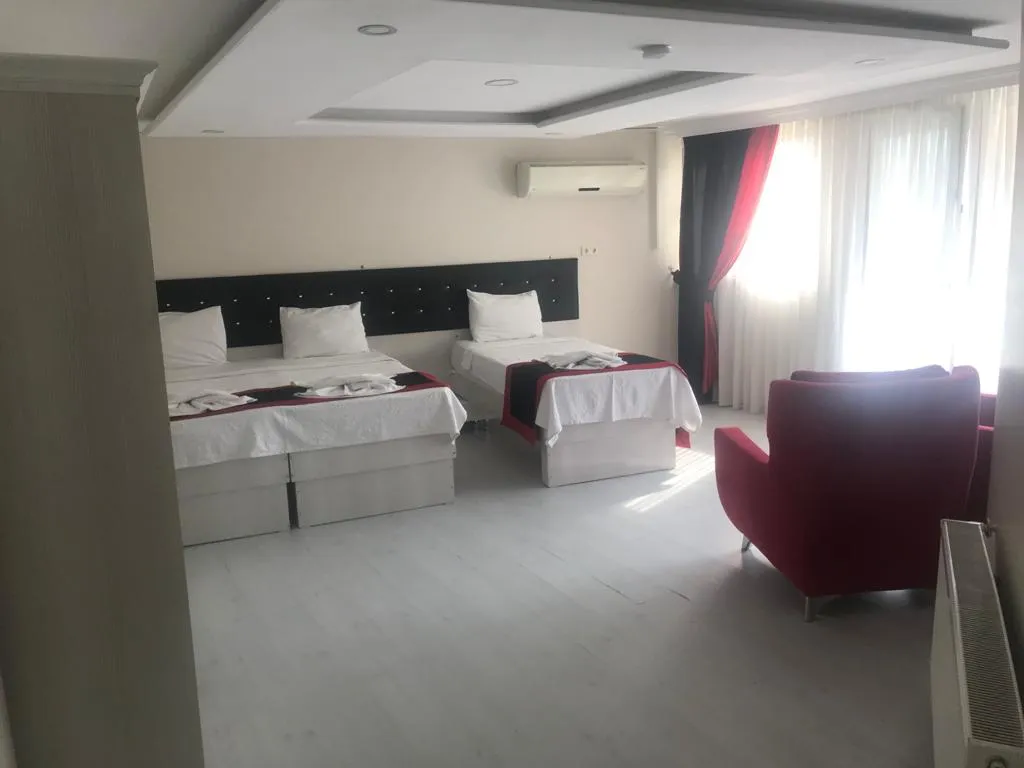 Arka Balkonsuz 3 Yataklı Oda