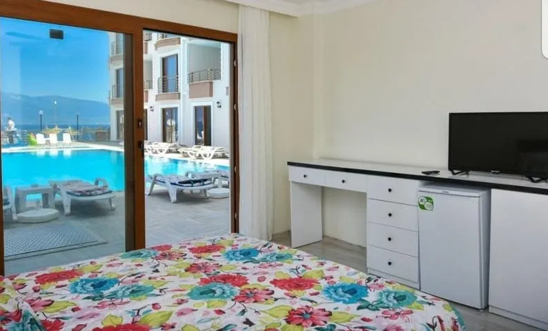 Superior Studio,Havuz Manzaralı