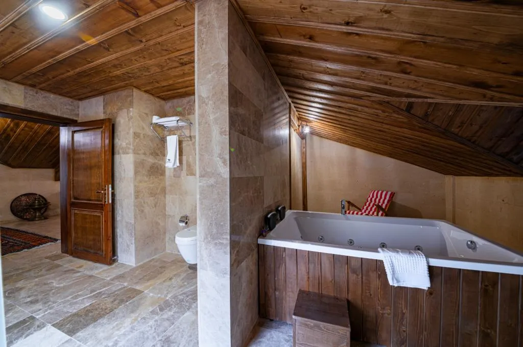 Balayı Suite,Vadi Manzaralı,Jakuzili (2 Kişilik)