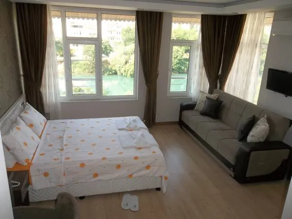 Standart Oda Nehir Manzaralı