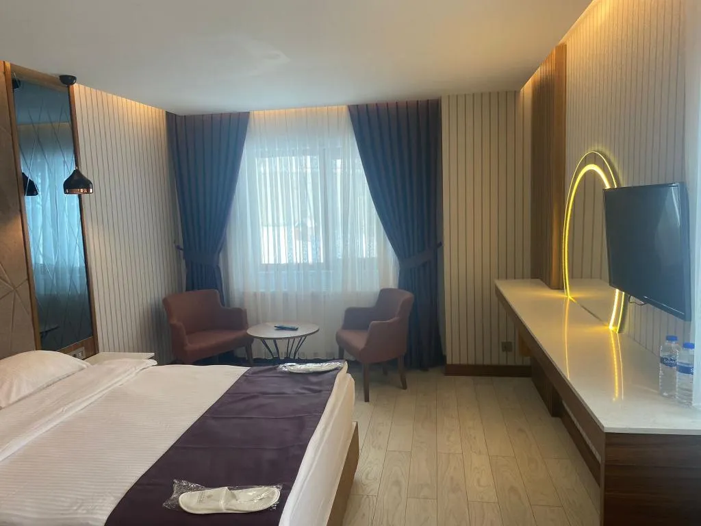 DELUXE ROOM