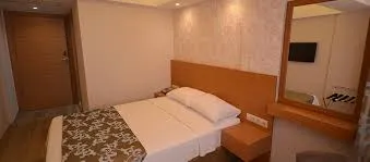 GENİŞ YATAKLI ODA ( TEK VEYA ÇİFT KİŞİLİK)