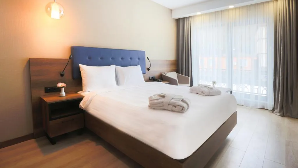 Çift Kişilik,Şehir Manzaralı,Balkonlu veya Fransız Balkonlu