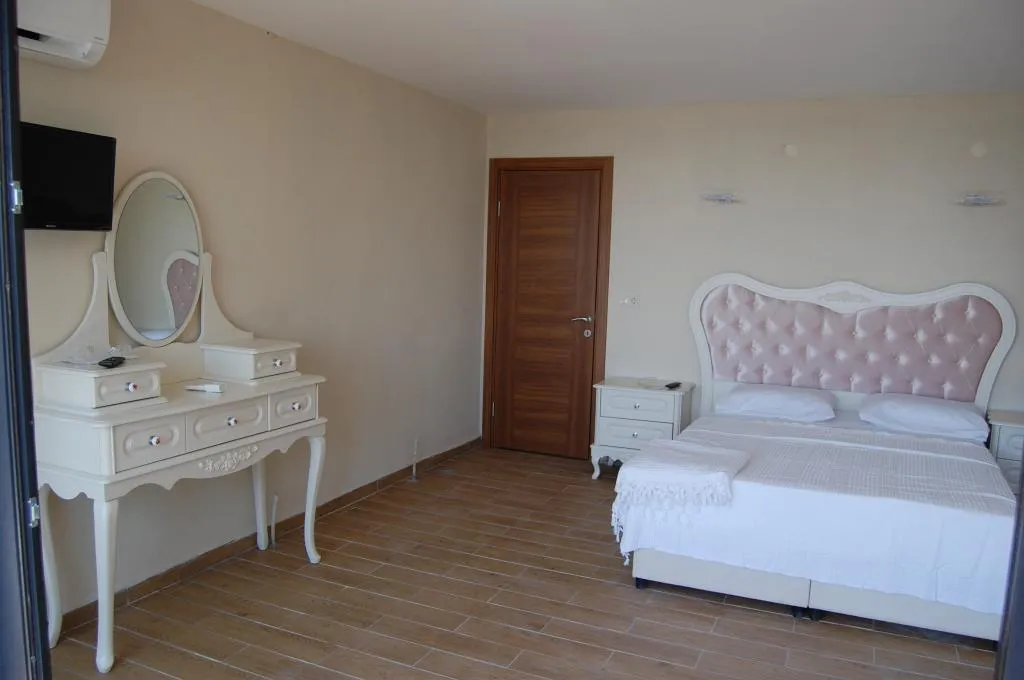 Bağlantılı Oda,Havuz Manzaralı,Balkonlu