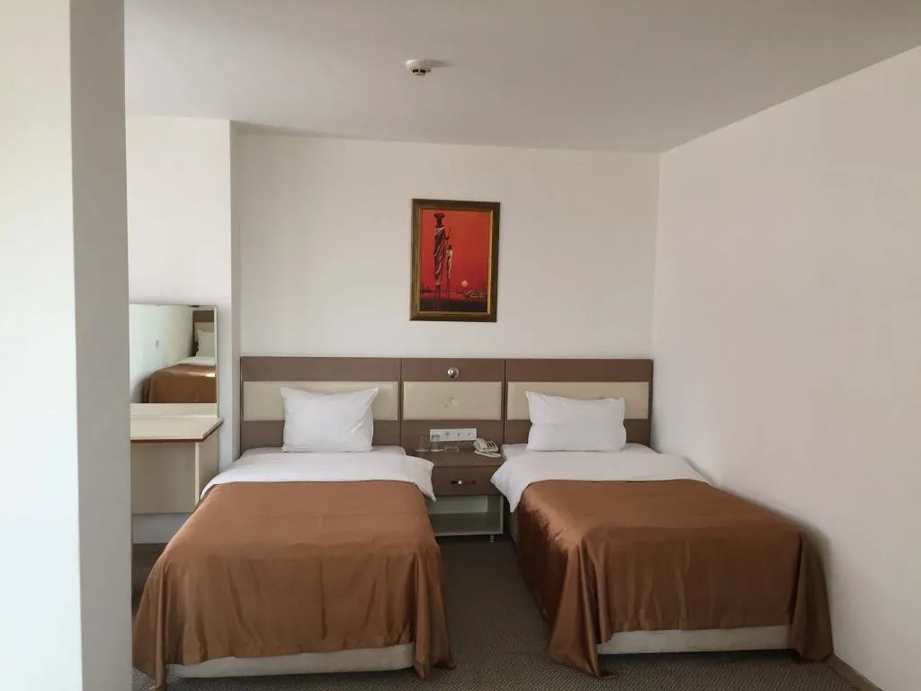 Triple,Şehir Manzaralı