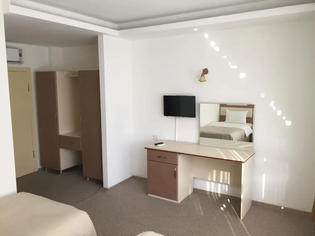 Triple,Şehir Manzaralı