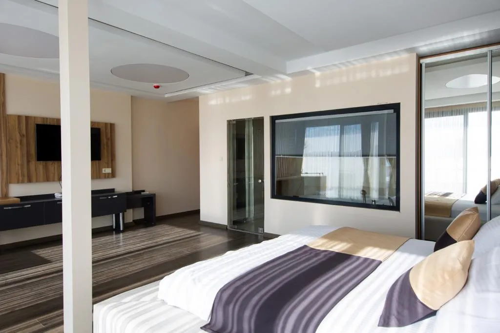 King Suite,Deniz ve Şehir Manzaralı,Jakuzili ve Balkonlu
