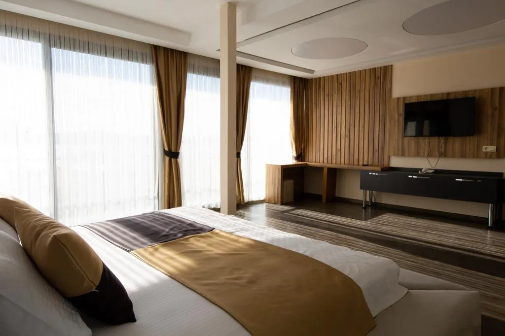King Suite,Deniz ve Şehir Manzaralı,Jakuzili ve Balkonlu