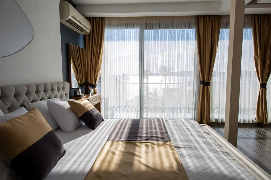 King Suite,Deniz ve Şehir Manzaralı,Jakuzili ve Balkonlu