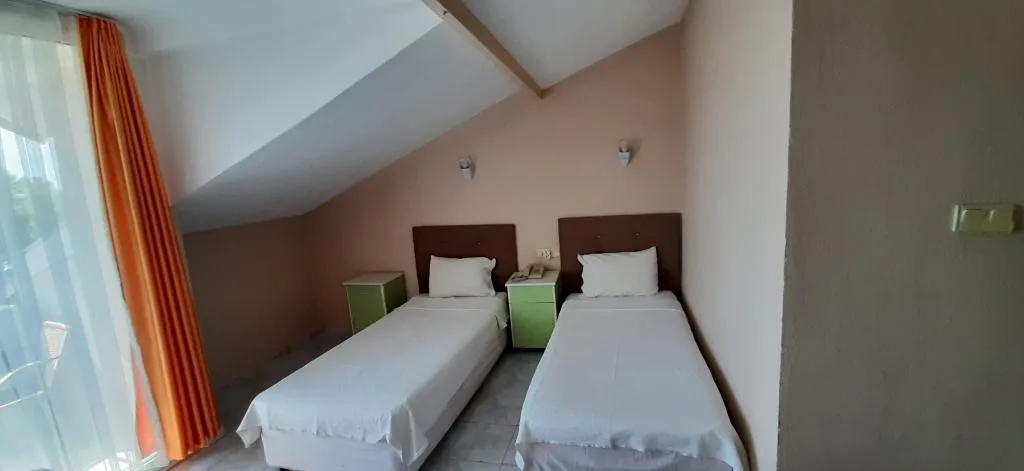 302 Aile Odası