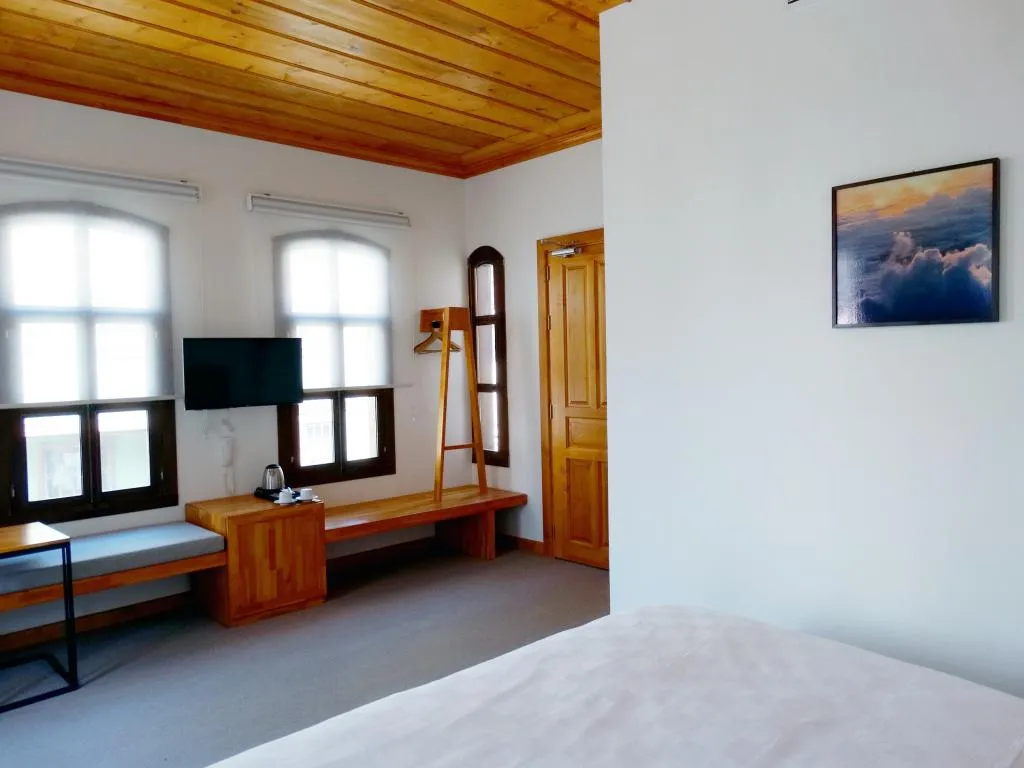 Premium Oda - Çift Kişilik Yatak,Sokak Manzaralı,1. Kat