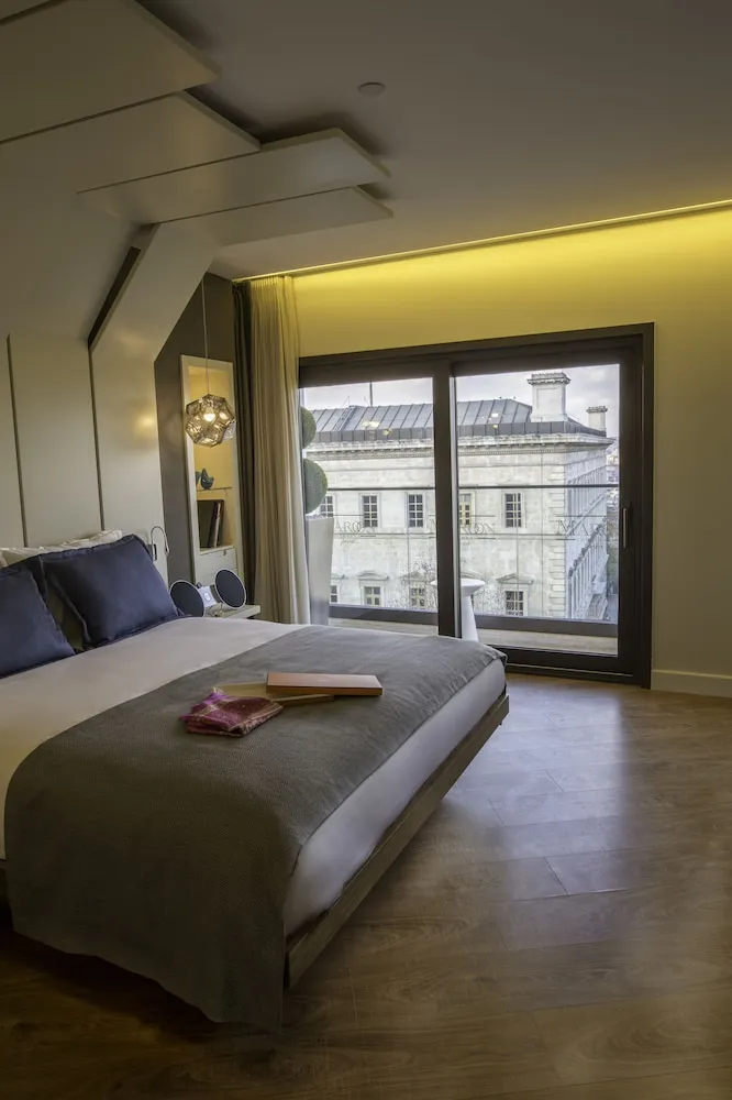 Çatı Katı Süiti (Penthouse)