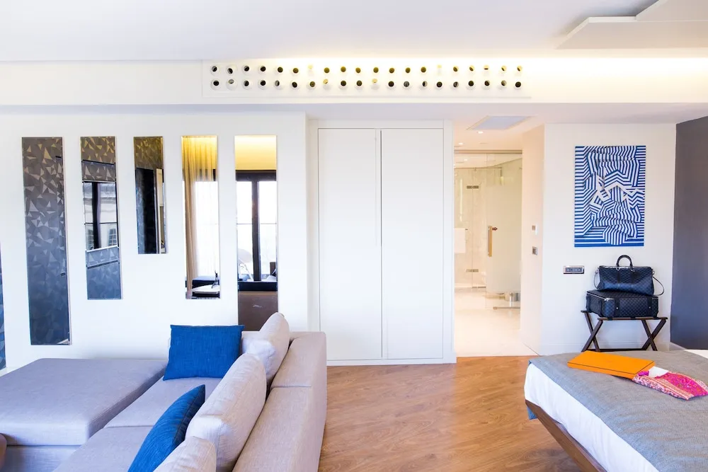 Çatı Katı Süiti (Penthouse)