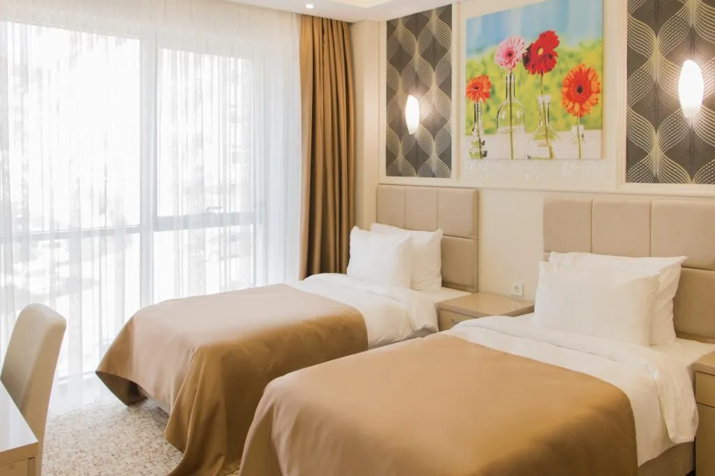 DOUBLE TWIN ROOM
