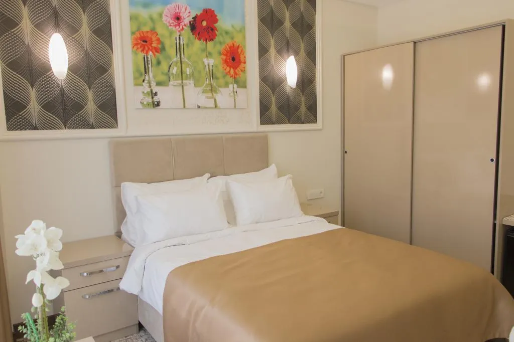 DOUBLE ROOM