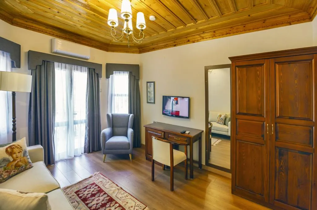 Suite,Deniz ve Bahçe Manzaralı
