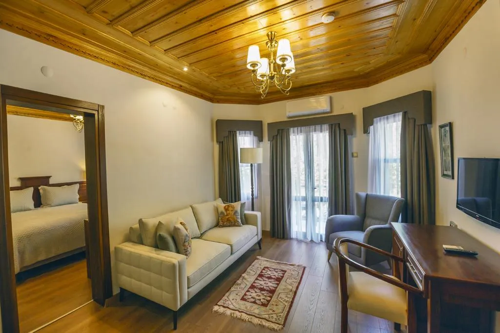 Suite,Deniz ve Bahçe Manzaralı