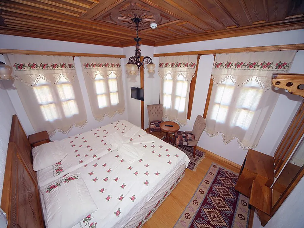 Çift Kişilik,Dağ Manzaralı