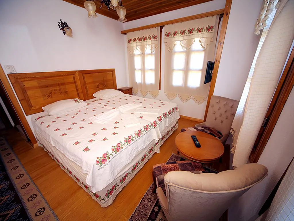Çift Kişilik,Dağ Manzaralı
