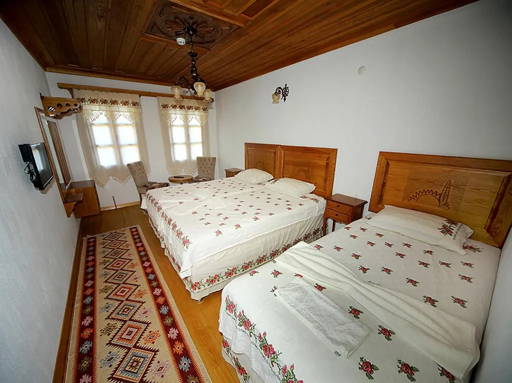 Triple,Şehir Manzaralı