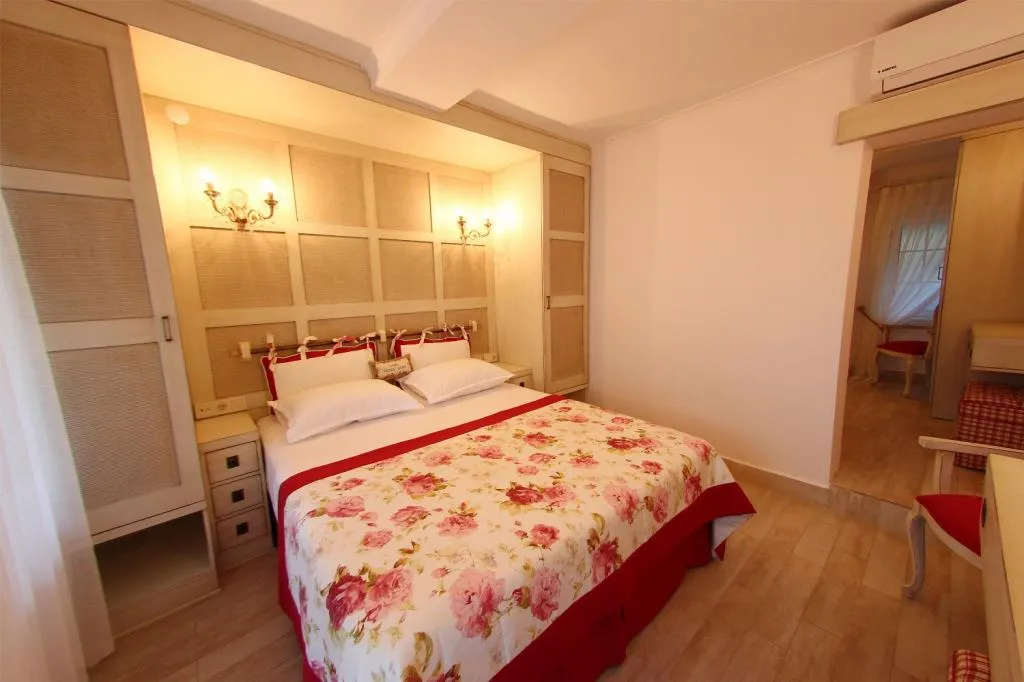 Triple,Bahçe Manzaralı