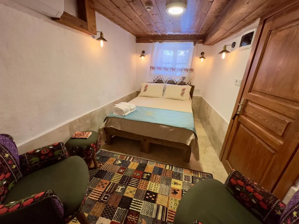 Ekonomik Oda,Giriş Katı
