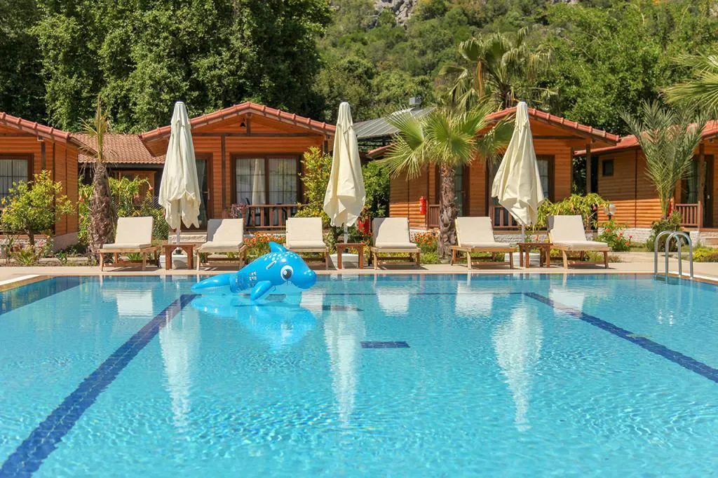 Havuz Manzaralı Bungalow Oda