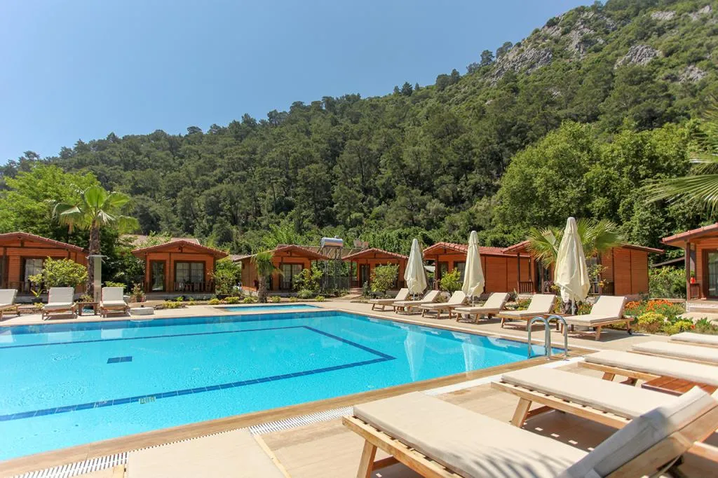 Havuz Manzaralı Bungalow Oda