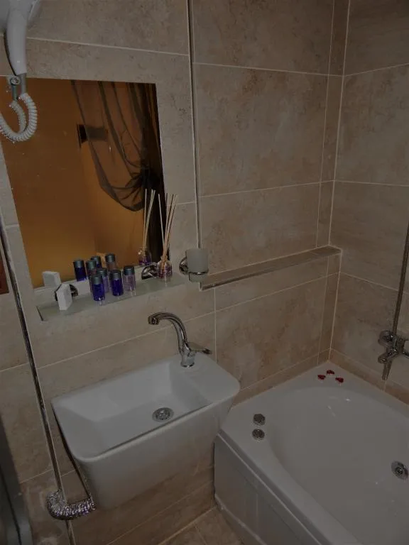 Jakuzili Deluxe Oda,Havuz Manzaralı,Jakuzili