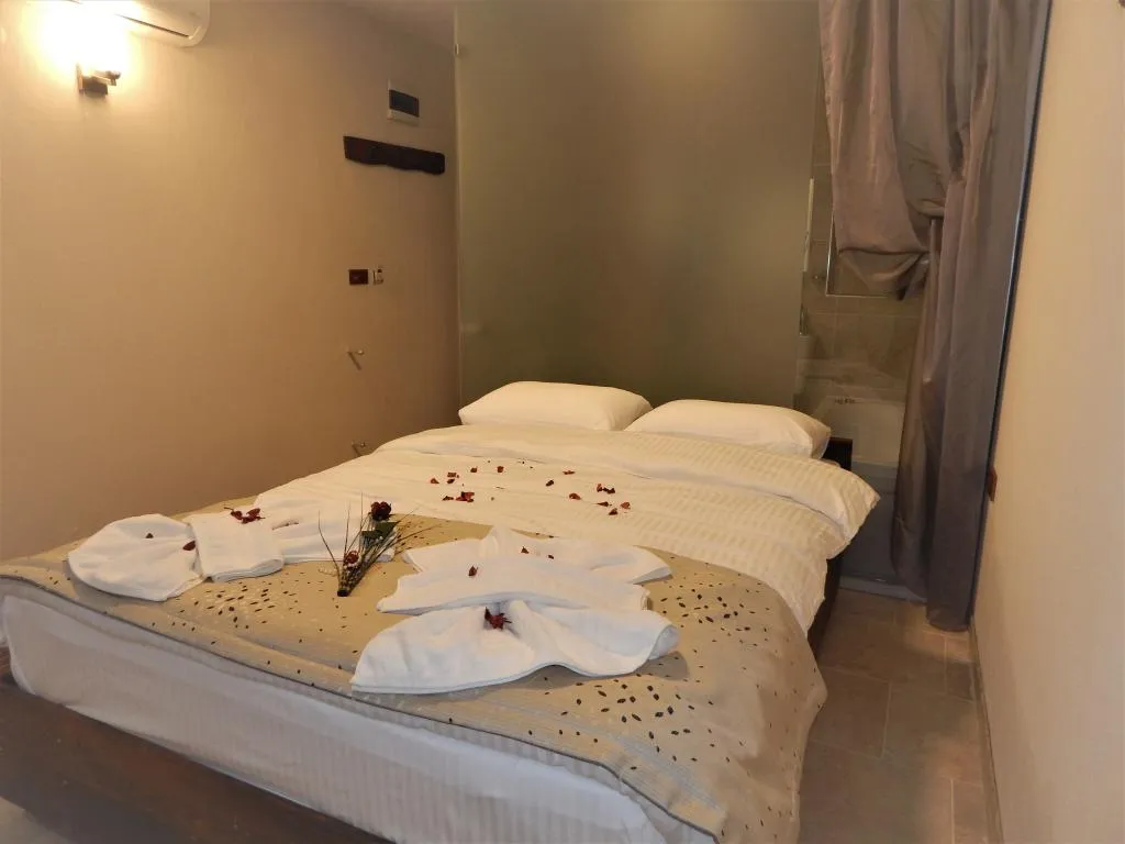 Jakuzili Deluxe Oda,Havuz Manzaralı,Jakuzili