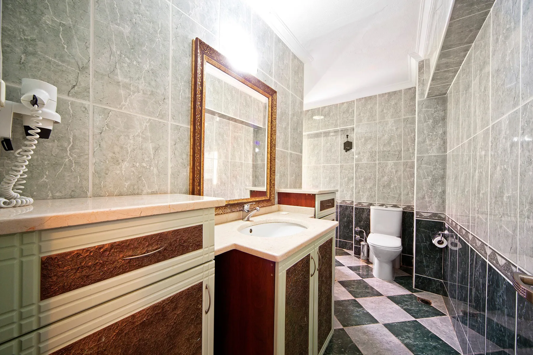 Süit Oda Banyo