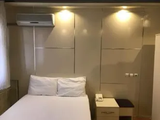 Triple,Şehir Manzaralı