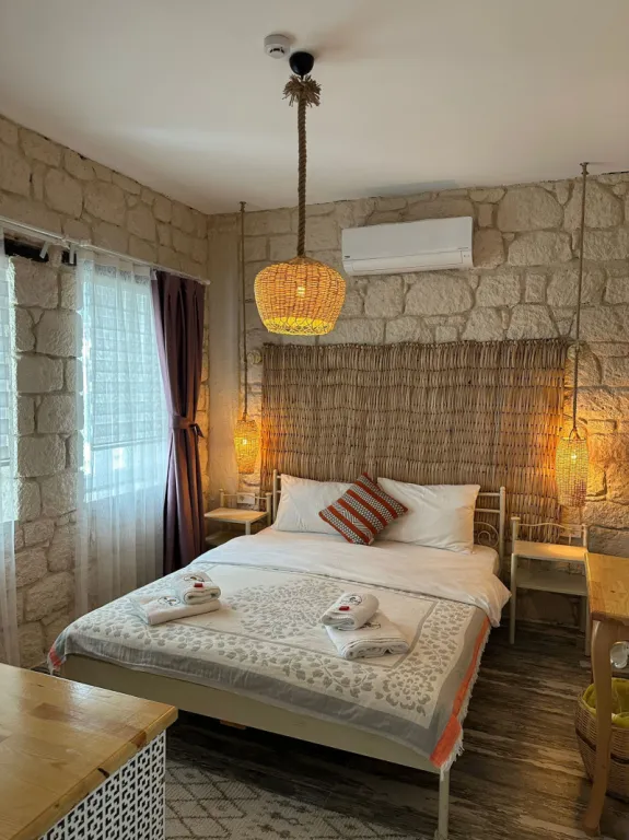 Standart Oda,Kara Manzaralı,Balkonsuz