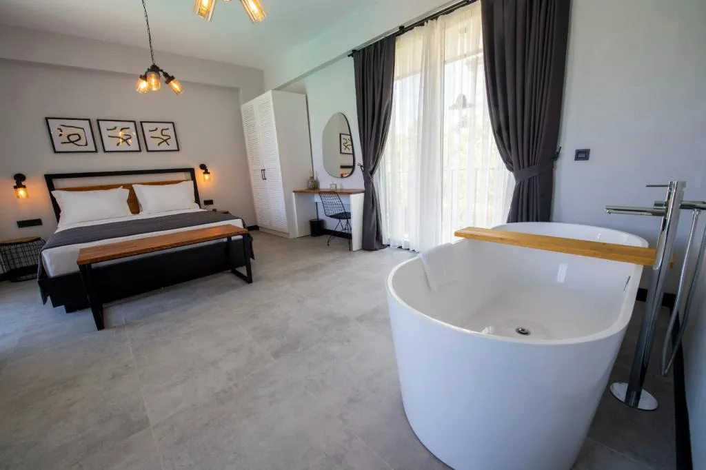 Luxury Suite,Havuz Manzaralı,Küvetli veya Jakuzili