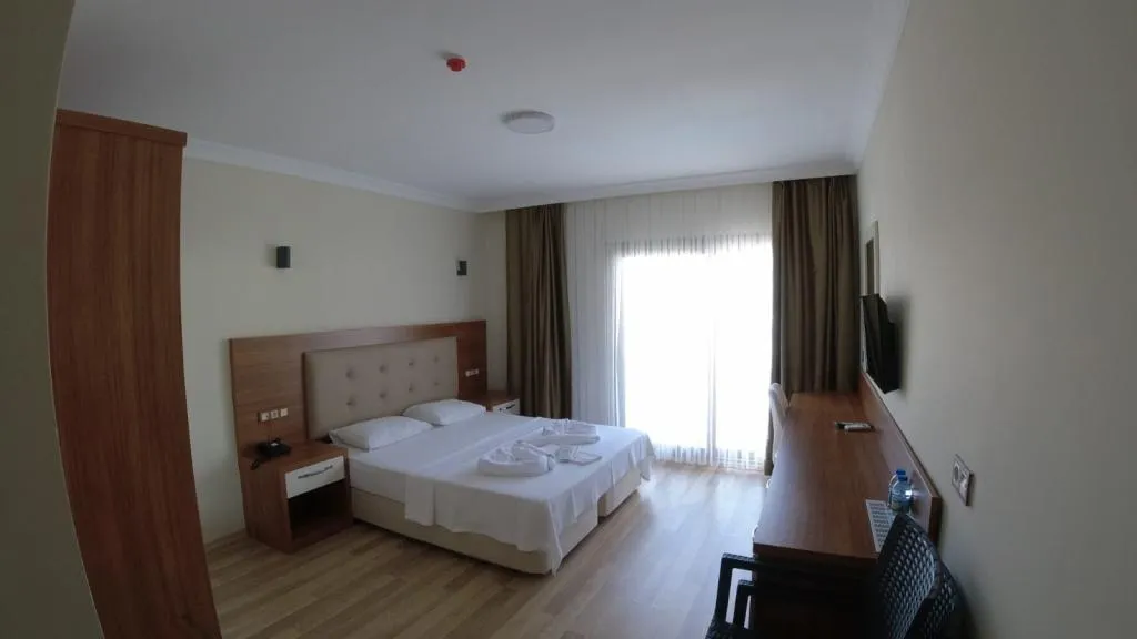 Standart Oda,Kara veya Havuz Manzaralı,Balkonlu