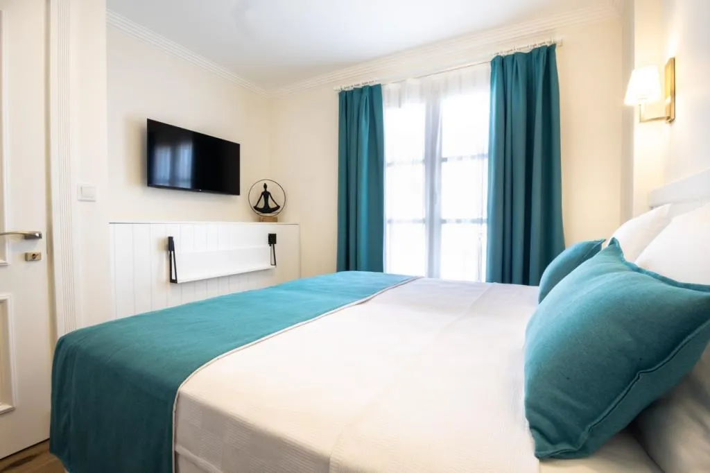 Standart Üç Kişilik Oda,Sokak Manzaralı,1. Kat