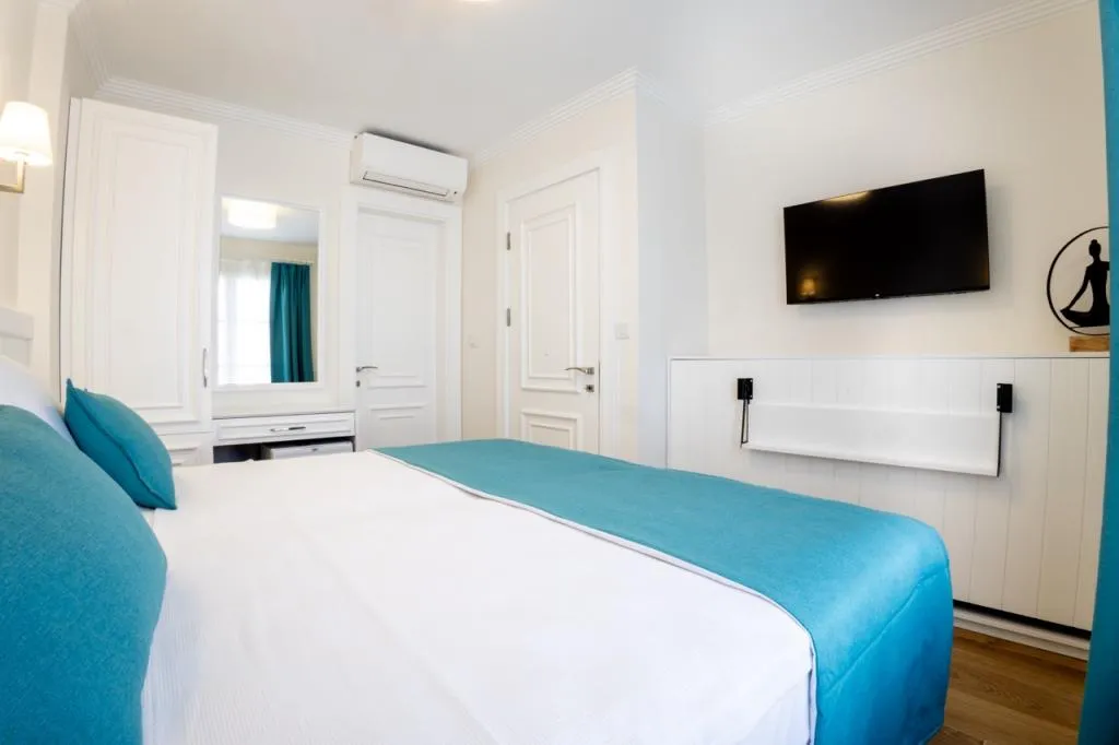 Standart Üç Kişilik Oda,Sokak Manzaralı,1. Kat