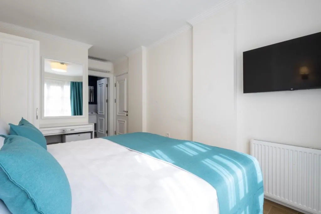 Deluxe Oda Balkonlu,Bahçe Manzaralı,Fransız Balkonlu