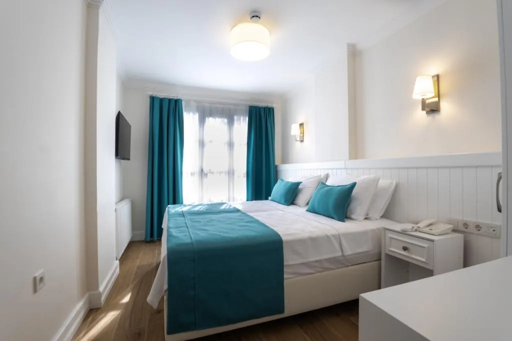 Deluxe Oda Balkonlu,Bahçe Manzaralı,Fransız Balkonlu
